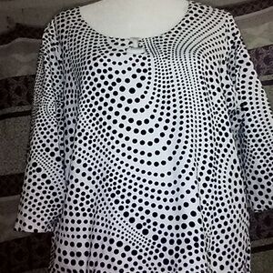 A LINE WOMAN 1X BLOUSE TOP SILVER ACCENT 3/4 SLEEVES WHITE W/ BLACK DOTS SPIRAL